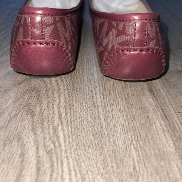 FAIRLY NEW MICHAEL KORS FLATS - Picture 3 of 7